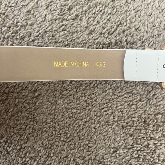 Petit moments modern rodeo belt in white - Picture 6 of 7